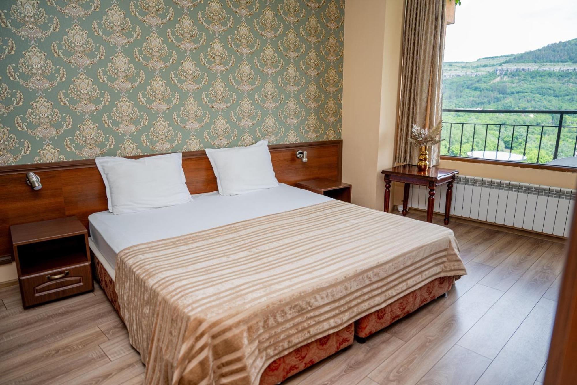 Lucky Hotel Veliko Tărnovo Exteriör bild