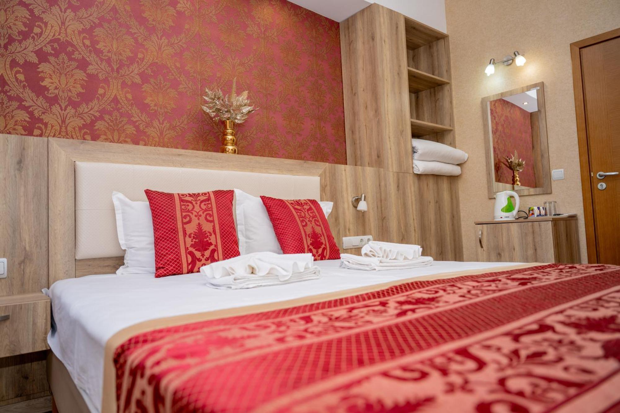 Lucky Hotel Veliko Tărnovo Exteriör bild
