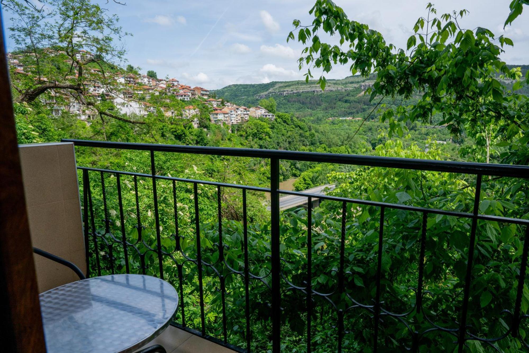 Lucky Hotel Veliko Tărnovo Exteriör bild